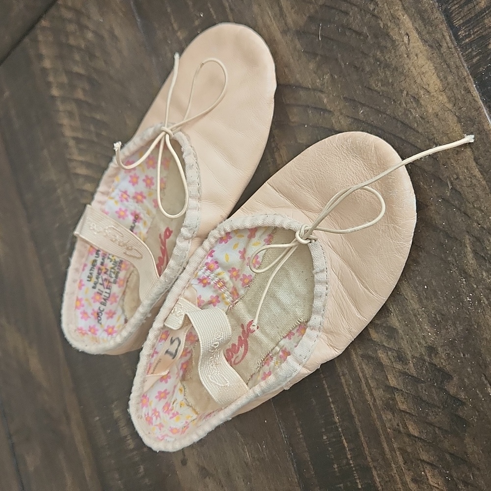Capezio Ballet Shoes Youth 11.5